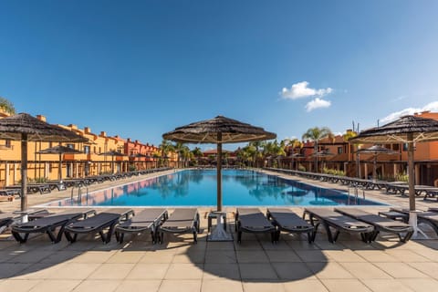 Swimming pool, sunbed