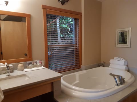 Reef Point Oceanfront Bed and Breakfast Bed and Breakfast in Ucluelet