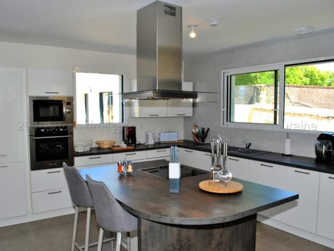 Grande maison moderne avec piscine à Tours, proche du centre-ville et de la Loire à Vélo - FR-1-381-231 House in Tours