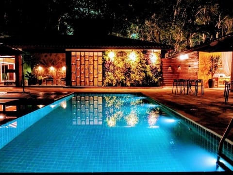 Swimming pool, Swimming pool