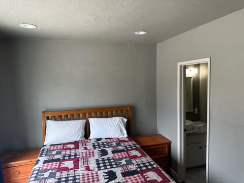 Mountain Trail Lodge and Vacation Rentals Nature lodge in Oakhurst