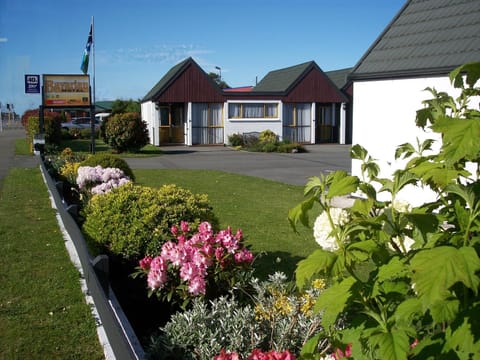 Facade/entrance, Spring