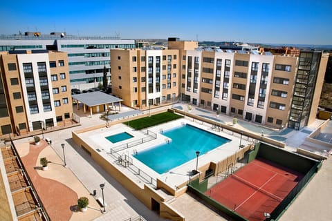 Facade/entrance, Bird's eye view, Swimming pool