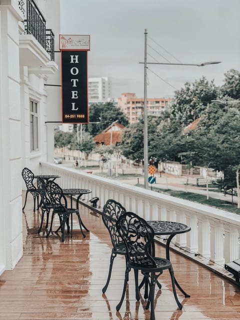 Patio, Balcony/Terrace, Street view