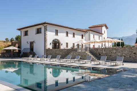 Property building, Property building, Spring, Day, On site, Swimming pool, Swimming pool