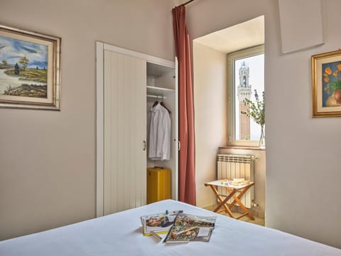 Photo of the whole room, City view