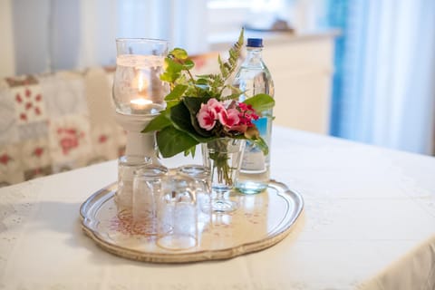 Decorative detail, Dining area, Non alcoholic drinks