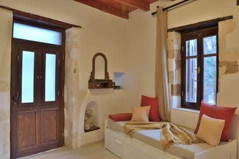 Charming stone corner house Apartment in Chania