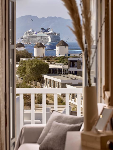 Nearby landmark, Day, View (from property/room), Balcony/Terrace, Seating area, City view, City view, Landmark view, Landmark view, Sea view, Location