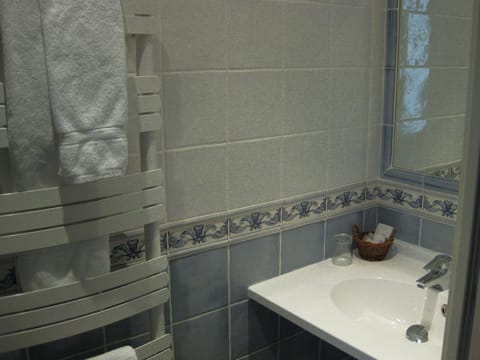 Au limousin Hotel in Levallois-Perret