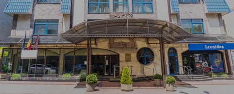 Facade/entrance