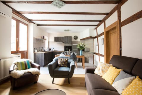 Kitchen or kitchenette, Living room