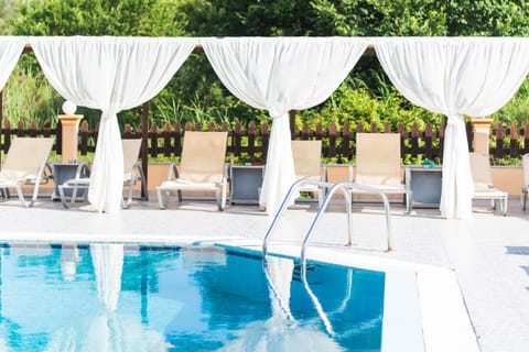 Pool view, Swimming pool, sunbed