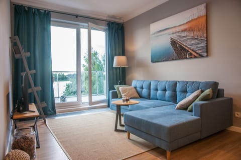 Balcony/Terrace, Living room, Seating area, Lake view