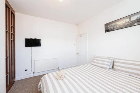 4 Bedroom House For Corporate Stays in Kettering House in Kettering