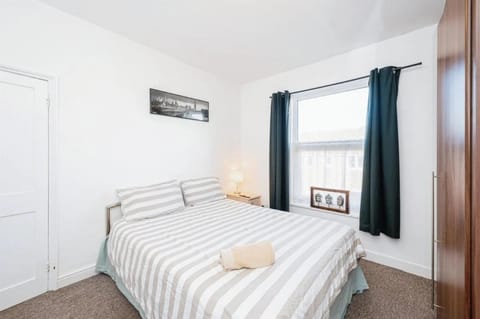 4 Bedroom House For Corporate Stays in Kettering House in Kettering