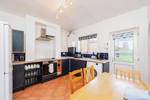 4 Bedroom House For Corporate Stays in Kettering House in Kettering