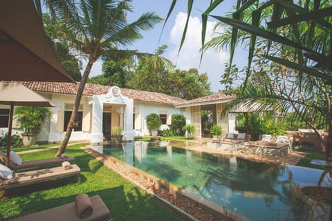 Property building, Swimming pool, Swimming pool