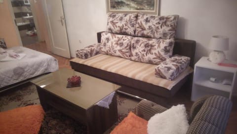 Bed, Seating area, Bedroom