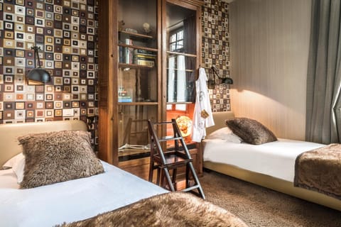 Bed, Photo of the whole room, Decorative detail