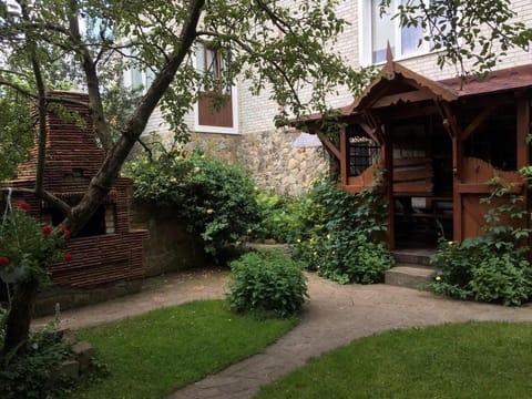 Property building, Facade/entrance, Garden