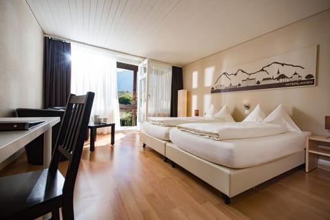 Bed, Photo of the whole room, Seating area, Bedroom