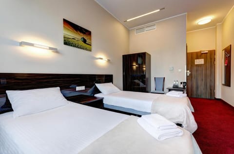 Bed, TV and multimedia, Photo of the whole room