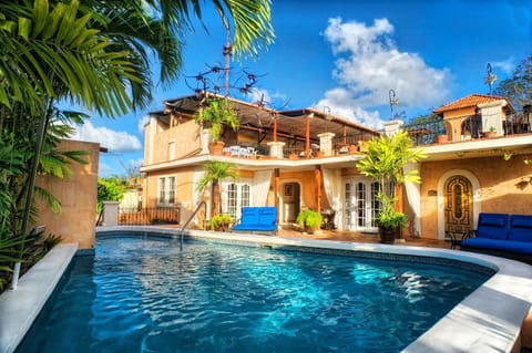 Swimming pool, Swimming pool