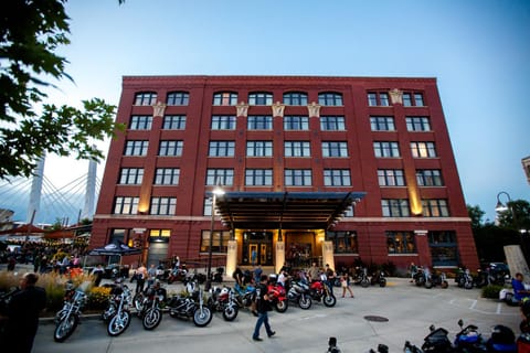 Facade/entrance