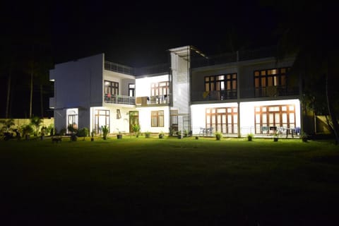 Facade/entrance, Garden, Decorative detail, Garden view