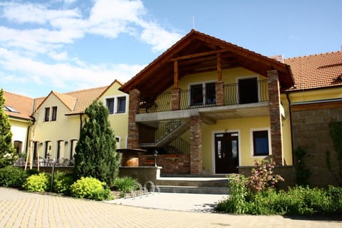 Facade/entrance, Spring, Summer