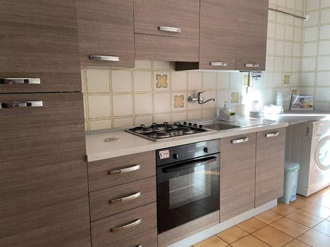 Kitchen or kitchenette, pet friendly, stove