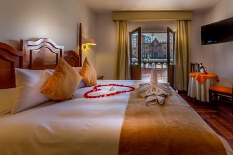 Bedroom, City view