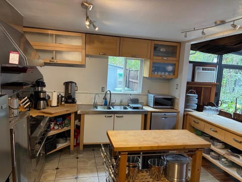 Kitchen or kitchenette, dishwasher, kitchen