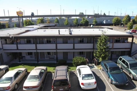 Facade/entrance, Area and facilities