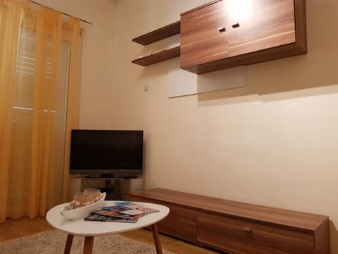 Communal lounge/ TV room, TV and multimedia, Living room