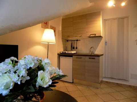 TV and multimedia, Living room, Seating area, Dining area, Bedroom