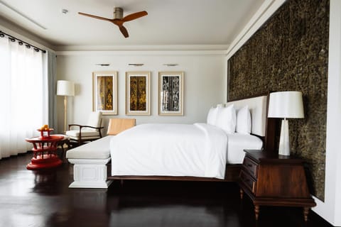 Bed, Photo of the whole room, Seating area, Bedroom