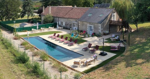 Property building, Spring, Garden, Pool view, Swimming pool, sunbed