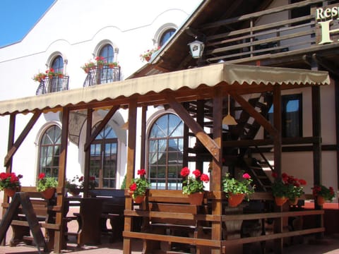 Restaurant/places to eat, Facade/entrance