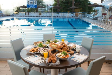 Pool view, Swimming pool, Breakfast