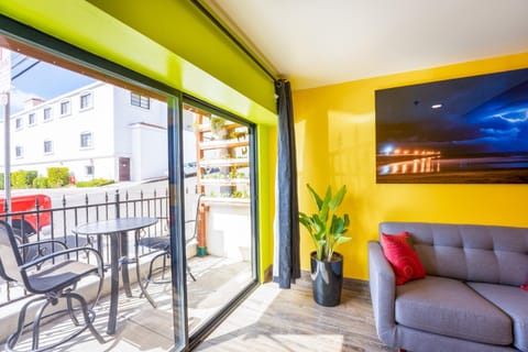 Patio, Living room
