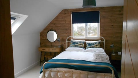 Bed, Seating area, Bedroom, Mountain view, Sea view