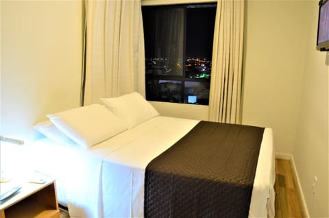 Bed, Photo of the whole room, City view