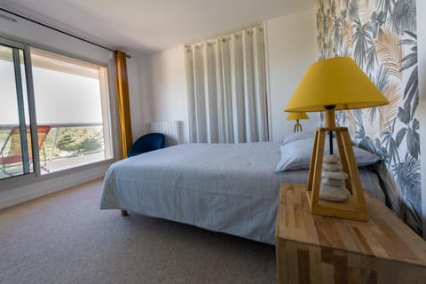 Bed, Balcony/Terrace, Photo of the whole room, Bedroom