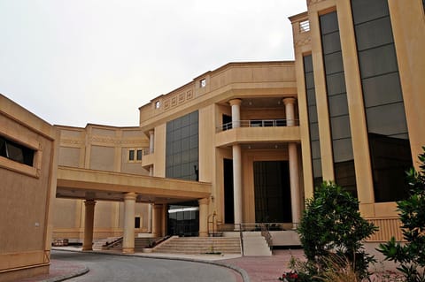 Facade/entrance, Garden, On site, City view