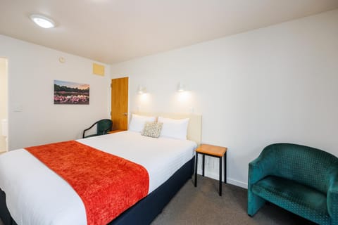 Bed, Living room, Seating area, Bedroom