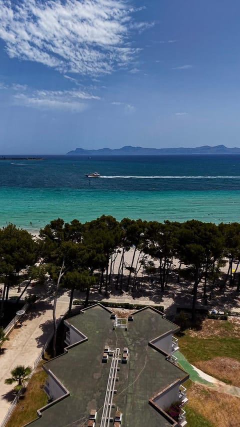 Property building, Nearby landmark, Bird's eye view, Beach, Sea view, Location