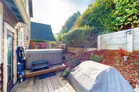 Knot a Care House in Lincoln City