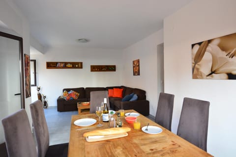 Living room, Dining area